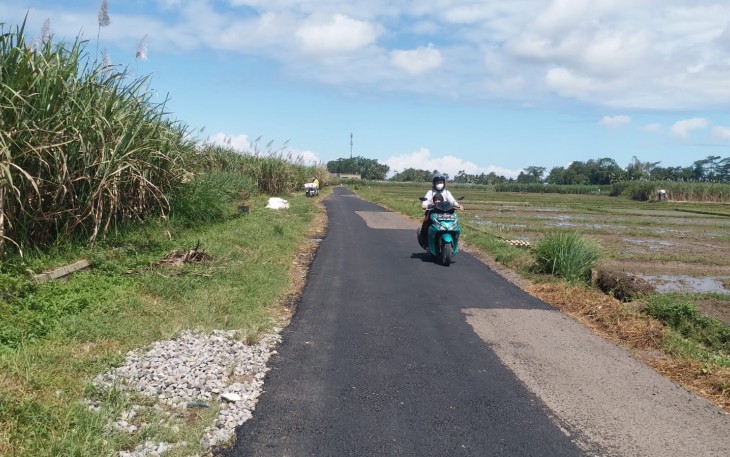 DPUBM Kabupaten Malang Perbaiki Jalan Berlubang di Desa Bantur
