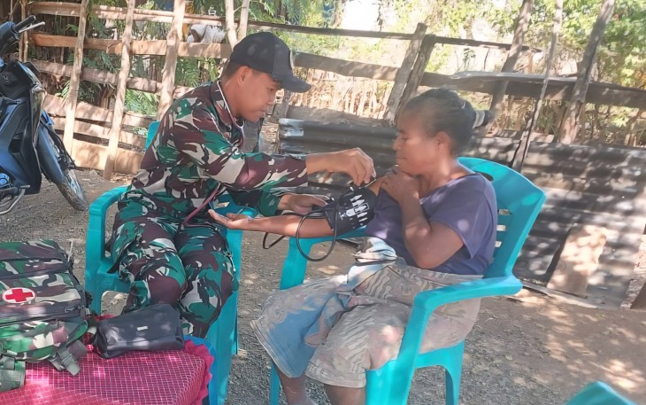 Yonarmed 12 Kostrad Hadir untuk Negeri, Pos Motaain Berikan Pelayanan Kesehatan Keliling Gratis bagi Warga Perbatasan