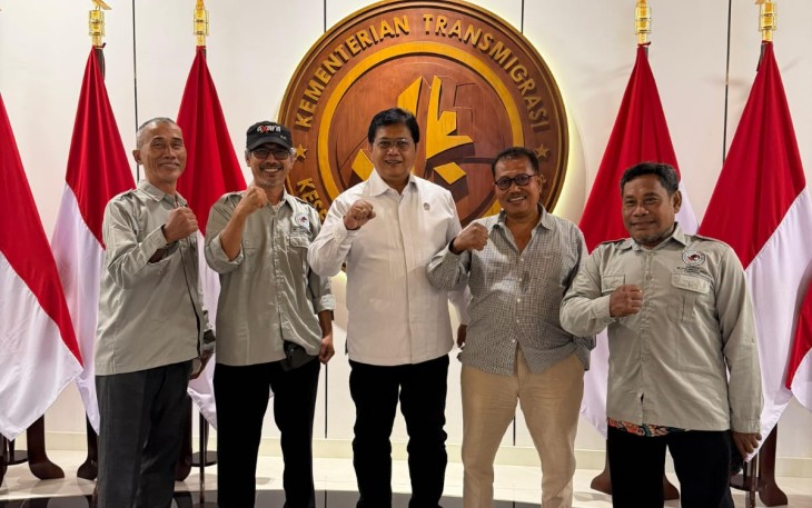 Sejumlah nelayan yang terhimpun dalam Koperasi Nelayan Bersama Aspila Lamongan pada Rabu, (3/6/2026), bersilaturahmi dengan Wakil Menteri Transmigrasi Viva Yoga Mauladi