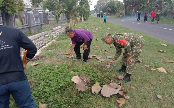 Bersatu Bersihkan Desa, TNI dan Warga Pucangrejo Wujudkan Lingkungan Sehat dan Nyaman