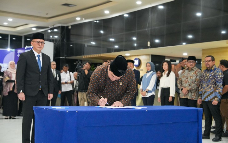 Menteri Ekonomi Kreatif/Kepala Badan Ekonomi Kreatif (Ekraf), Teuku Riefky Harsya, menghadiri pelantikan Tubagus Fiki Chakara Satari sebagai Direktur Utama Pengganti Antarwaktu (PAW) Lembaga Penyiaran Publik (LPP) TVRI periode 2023–2028