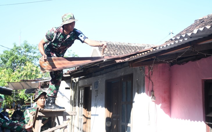 Denpom V/1 Madiun Renovasi Rumah Dinas TNI AD