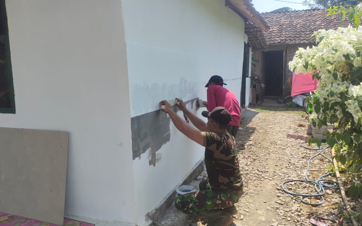 Rumah Baru Harapan Baru, Babinsa Wates Kawal Penyelesaian Rutilahu Ibu Maratus