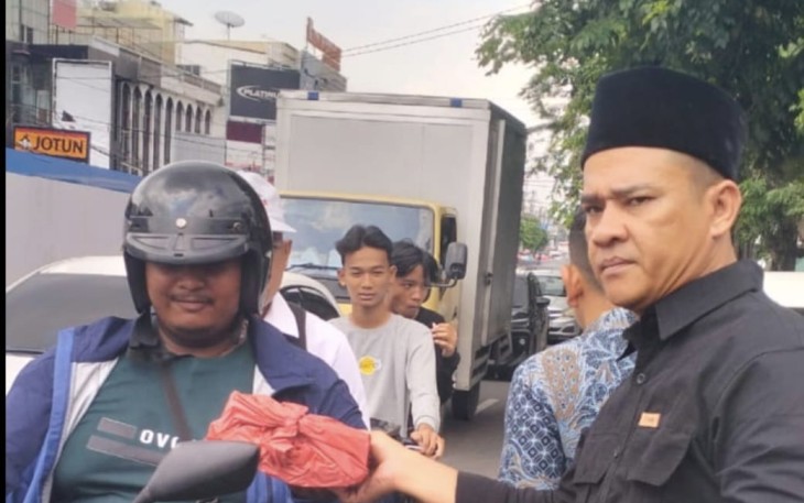 DPC GRIB Jaya Medan Bersama PAC GRIB Jaya Medan Petisah Bagikan 500 Nasi Kotak kepada Masyarakat