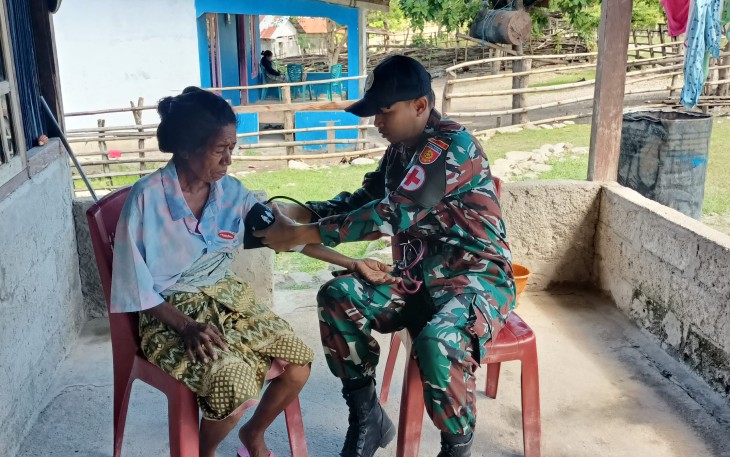 Yonarmed 12 Kostrad Tingkatkan Kesehatan Masyarakat Desa Alas