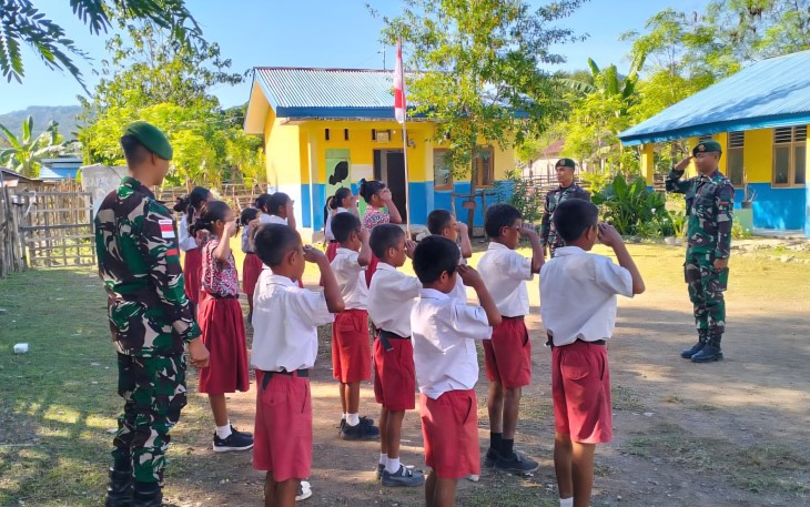 Yonarmed 12 Kostrad Perkuat Karakter Anak Bangsa di Perbatasan Melalui Pengajaran PBB