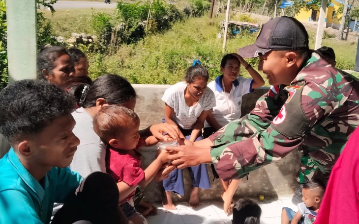 Yonarmed 12 Kostrad Gelar Posyandu dan Bagikan Bubur Kacang Hijau
