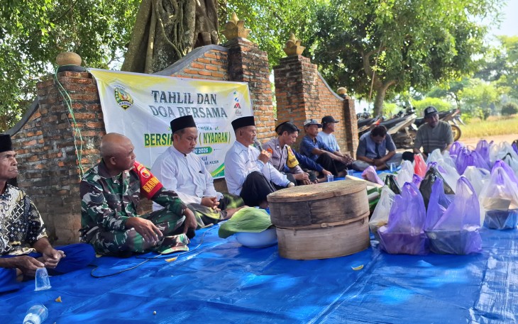 Nyadranan Jadi Perekat Kebersamaan, Babinsa Pilangkenceng Hadiri Bersih Desa Bersama Warga