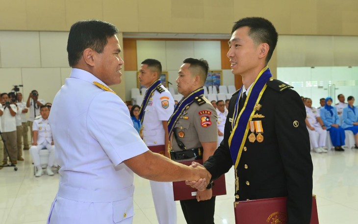 Kepala Staf Angkatan Laut (Kasal) Laksamana TNI Dr. Muhammad Ali memimpin Sidang Senat Terbuka Wisuda Pascasarjana Magister Terapan Strategi Operasi Laut (M.Tr.Opsla.) 