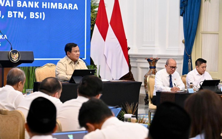Kepala BP BUMN sekaligus COO Danantara, Dony Oskaria, menghadiri pertemuan yang dipimpin langsung oleh Presiden Prabowo Subianto bersama jajaran komisaris utama dan direktur utama bank-bank anggota Himbara di Istana Merdeka,