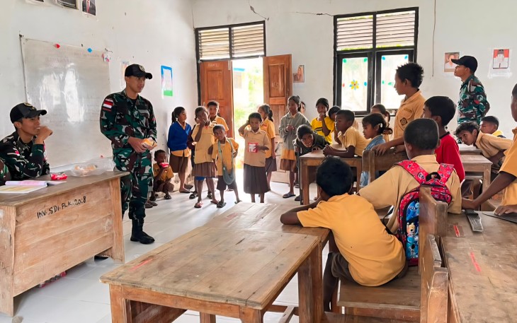 Yonarmed 12 Kostrad Hadir di Sekolah Perbatasan, Tanamkan Nilai Kebangsaan Sejak Dini