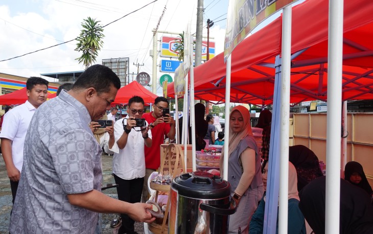 Sekretaris Daerah Kabupaten Bintan, Ronny Kartika, saat membuka Bazaar UMKM dan Pasar Murah, Rabu (24/06)