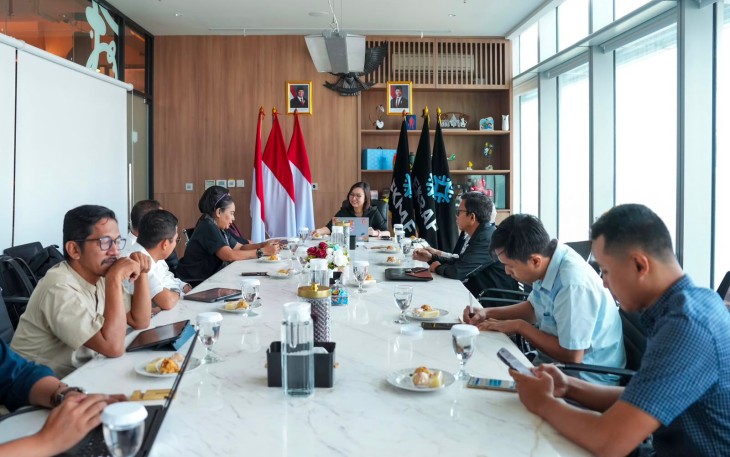 Wakil Menteri Ekonomi Kreatif, Irene Umar, menerima audiensi penyelenggara pameran seni pahat Jepara, TATAH, di Kantor Kementerian Ekraf, Jakarta, Rabu ( 24/6/2026)