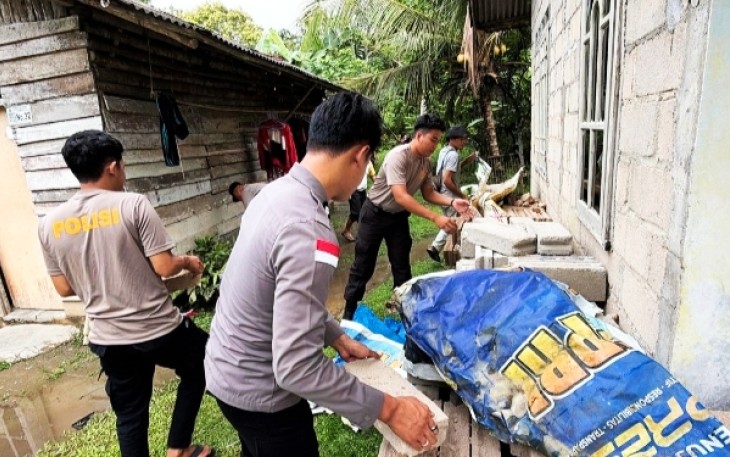 Polres Bintan Renovasi Rumah Warga yang Tidak Layak