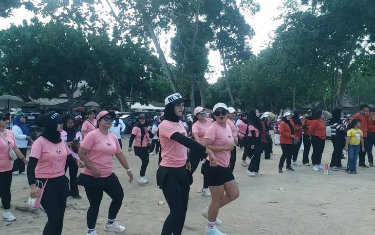 Ribuan Peserta Zumba Beach Terbesar 2026, Guncang Pantai Balekambang