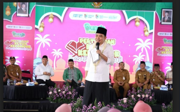 Bupati Jember, Muhammad Fawait atau Gus Fawait, saat melaksanakan Program Bupati Ngantor di Desa dan Kelurahan (Bunga Desaku) di Kecamatan Sumberjambe