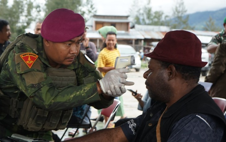 TNI AL Hadirkan Bakti Kesehatan Bagi Masyarakat Pedalaman Papua 