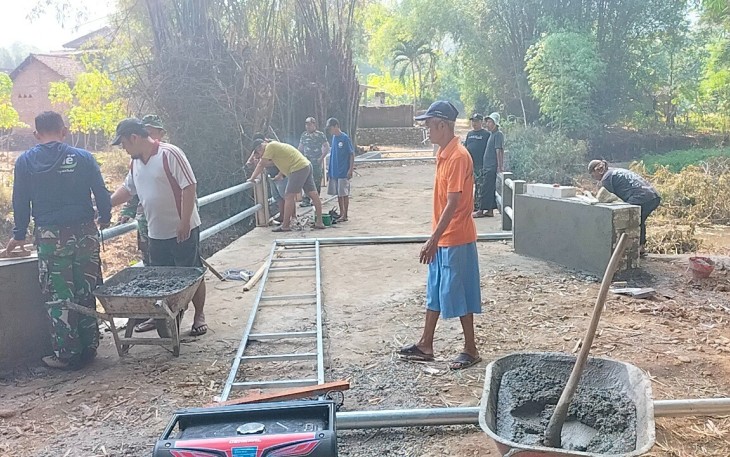 Desanya Ada Proyek Pembangunan Jembatan Garuda, Warga Antusias Kerja Gotong Royong