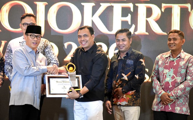 Menteri Desa dan Pembangunan Daerah Tertinggal (Mendes PDT) Yandri Susanto menghadiri Radar Mojokerto Awards 2026 di Kota Mojokerto, Selasa (7/7/2026) malam