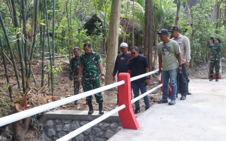 Dandim Tulungagung Tinjau Progres Jembatan Garuda di Rejosari, Optimistis Segera Difungsikan untuk Masyarakat