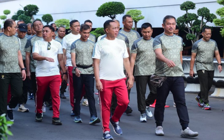 Panglima TNI dan Kasad Perkuat Soliditas Melalui Olahraga Bersama Prajurit