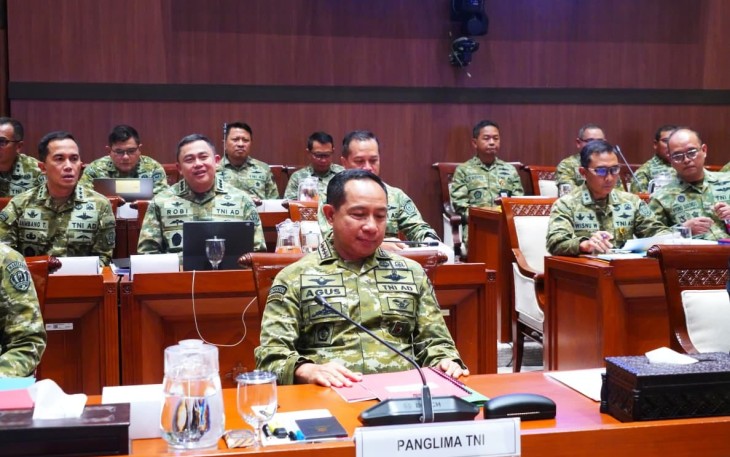 Panglima TNI Jenderal TNI Agus Subiyanto bersama Wakil Menteri Pertahanan RI Donny Ermawan Taufanto