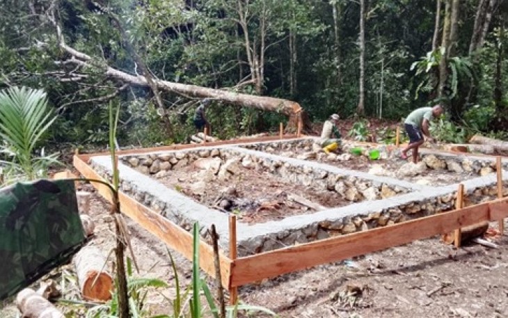 Progres pembangunan rumah layak huni di kampjng Sesor, Jumat (17/7)