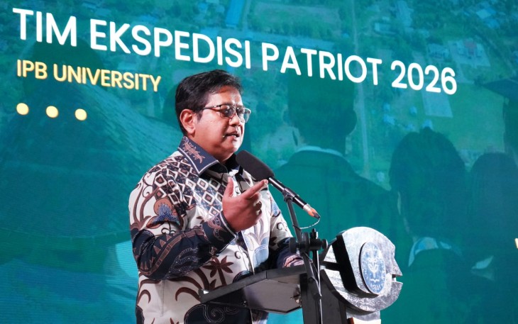 Wakil Menteri Transmigrasi Viva Yoga Mauladi saat sambutan acara Pelepasan Tim Ekspedisi Patriot (TEP) 2026 IPB University di Aula FMIPA, IPB University, Dramaga, Bogor, Jawa Barat, Selasa (21/7)