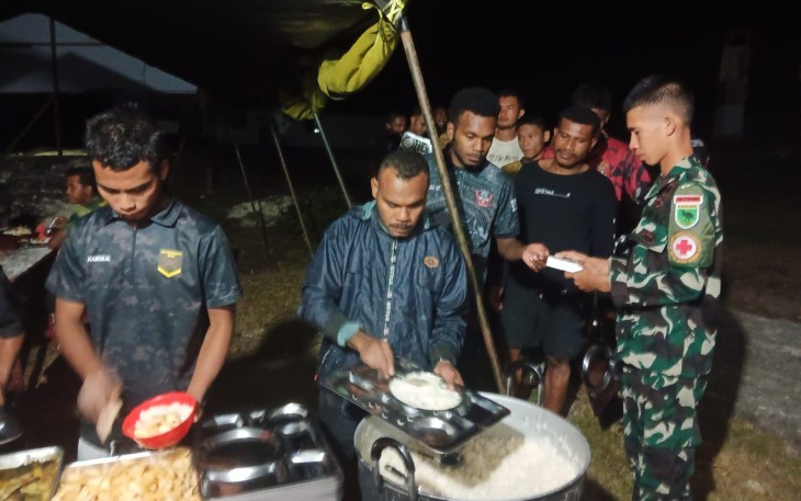 Santap malam bersama warga