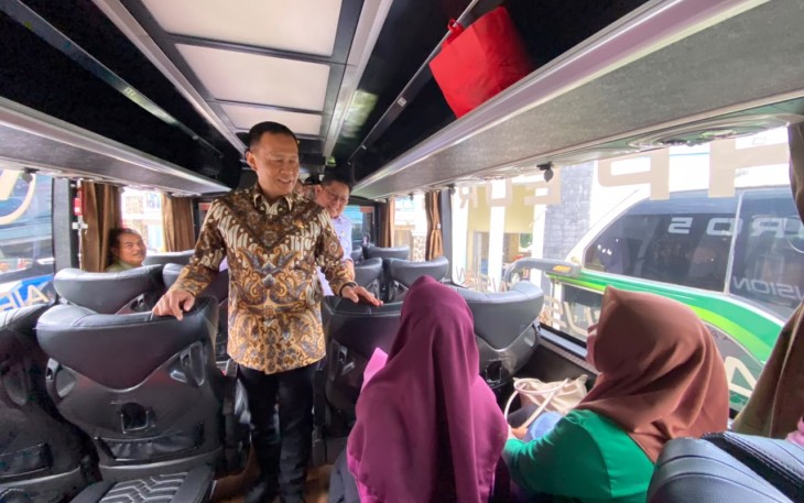 Dirjen Aan saat melaksanakan kunjungan kerja ke Terminal Tipe A Alam Barajo dan Kantor Balai Pengelola Transportasi Darat (BPTD) Kelas II Jambi, pada Jumat (24/7)