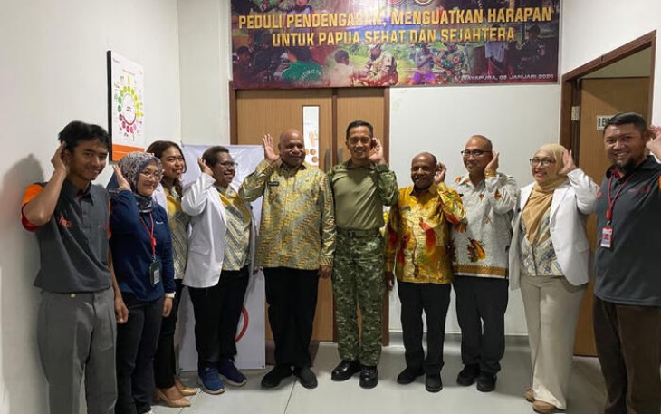 Kogabwilhan III Dorong Kesehatan di Papua lewat Bantuan Alat Bantu Dengar dan Sembako