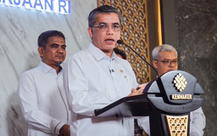 Menteri Ketenagakerjaan, Yassierli dalam konferensi pers di Gedung Kementerian Ketenagakerjaan, Jakarta, Rabu (1/4/2026).