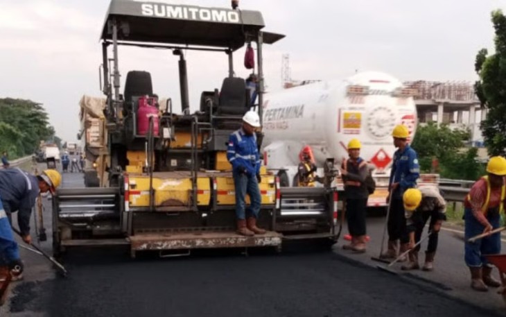 TINGKATKAN KUALITAS PERKERASAN JALAN, PT JASAMARGA TOLLROAD MAINTENANCE LAKSANAKAN PEKERJAAN PEMELIHARAAN DI RUAS TOL SEMARANG
