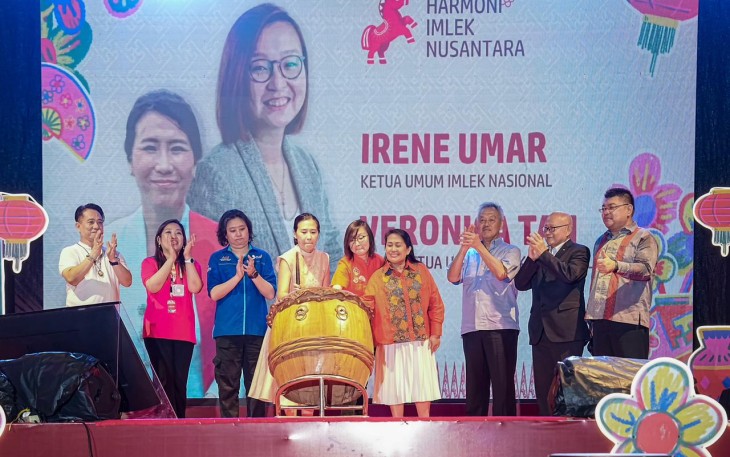 Wakil Menteri Ekonomi Kreatif, Irene Umar, membuka Imlek Festival 2577 - Harmoni Imlek Nusantara 2026 di Lapangan Banteng, Jakarta, Minggu (22/2/2026)