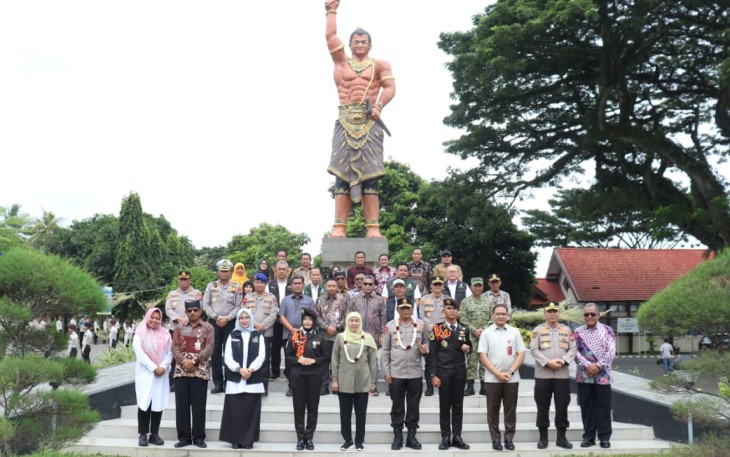 Kapolda Jawa Timur Irjen Pol.  Drs. Nanang Avianto, M.Si besama Gubernur Jawa Timur, Khofifah Indar Parawansa melaksanakan kunjungan kerja (Kunker) ke Situbondo dan Banyuwangi, Sabtu (28/2/26)