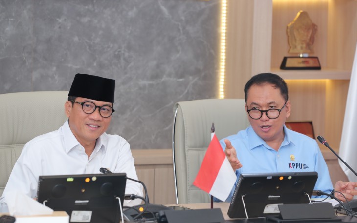 Menteri Desa dan Pembangunan Daerah Tertinggal (Mendes PDT) Yandri Susanto menerima audiensi Ketua Komisi Pengawas Persaingan Usaha (KPPU) M. Fanshurullah Asa beserta jajaran di ruang kerjanya, kantor Kemendes PDT, Jakarta, Senin (2/3/2026)