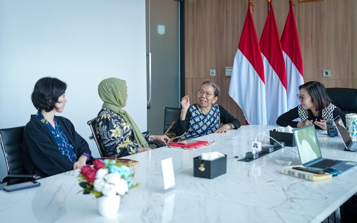 Wakil Menteri Ekonomi Kreatif, Irene Umar, menerima audiensi komunitas seni ARTPORA di Kantor Kementerian Ekraf, Jakarta, Rabu (11/3/2026)