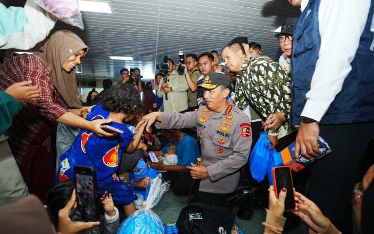 Kapolri Jenderal Listyo Sigit Prabowo meninjau serta memantau langsung arus balik Lebaran 1447 Hijriah di Pelabuhan Bakauheni, Lampung