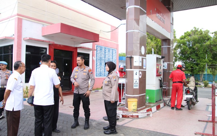 Kapolres Sumenep AKBP Anang Hardiyanto, S.I.K., bersama Pemerintah Kabupaten Sumenep melaksanakan kegiatan pengecekan langsung ke sejumlah SPBU dan SPBE di wilayah Kabupaten Sumenep, Rabu (01/04/2026)