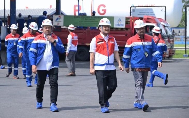 Gubernur Jawa Tengah, Ahmad Luthfi, beserta rombongan saat meninjau SPPBE Wijaya Sarana Gasindo, Karanganyar, pada Rabu (8/4/2026)