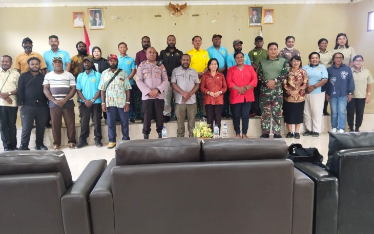 Danramil Kuala Kencana Hadiri Tatap Muka Bersama Pejabat Distrik