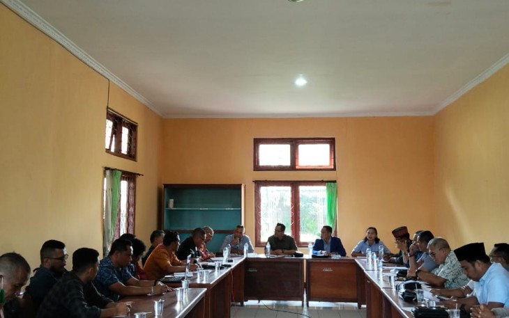 Forum masyarakat Para Lando saat mengikuti RDP dengan Komisi C DPRD Manggarai,Jumat 8 Mei 2026