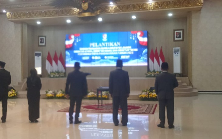 Prosesi pelantikan Dewan Pengawas BUMD serta Direksi Perumdam Tirta Pandalungan di Pendopo Wahyawibawagraha, Senin (20/7/2026).