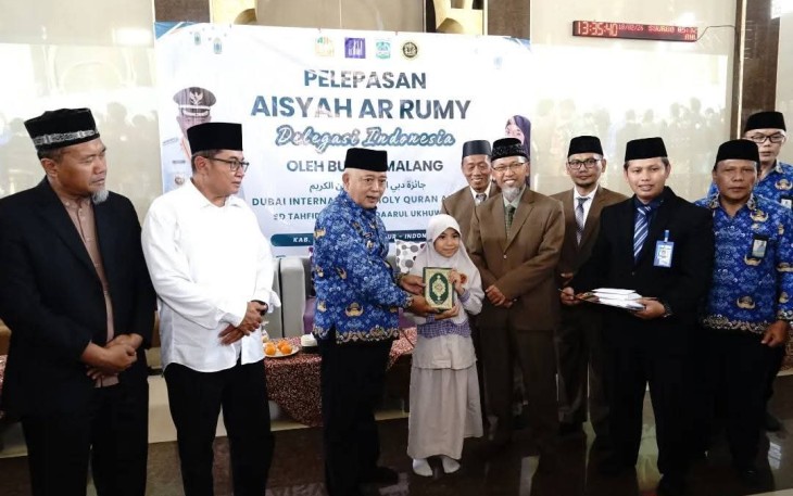 Pelepasan Aisyah Ar Rumy, siswi kelas IV Sekolah Dasar Tahfidz Al Quran Daarul Ukhuwwah, Desa Asrikaton, Kecamatan Pakis, Rabu (18/2/2026).