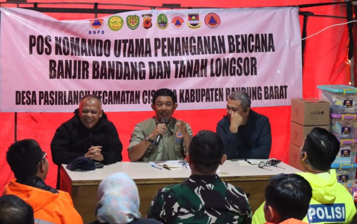 Kepala BNPB Apresiasi Kinerja Tim SAR Evakuasi Korban Longsor Cisarua