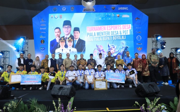 Menteri Desa dan Pembangunan Daerah Tertinggal (Mendes PDT) Yandri Susanto dan Wakil Mendes PDT Ahmad Riza Patria menghadiri Grand Final Turnamen Esports Desa 2026 pada Selasa (13/1/2026)