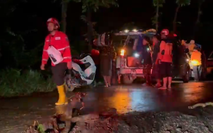 Evakuasi pengungsi di Desa Padasari, Kecamatan Jatinegara, Kabupaten Tegal.