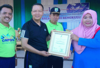 Wakil Gubernur Rohidin Mersyah hadir dalam acara Gerakan Nasional Peduli Obat dan Pangan Aman yang diselenggarakan BPOM Bengkulu, di Sport center Pantai panjang, Minggu (26/02/2017)
