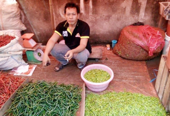 Jonatan Saragi (28), pedagang cabai di Pasar Minggu Kota Bengkulu