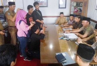 Sekretaris Daerah Kota Bengkulu, Marjon dalam konferensi pers yang digelar di ruangannya, Selasa (07/02/2017).